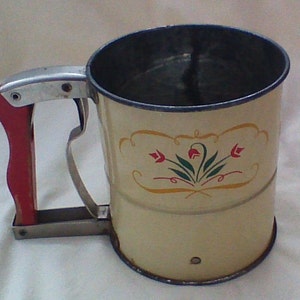 Flour Sifter, Red Wood Handle, Androck, Tulip Design, Hand-i-Sift