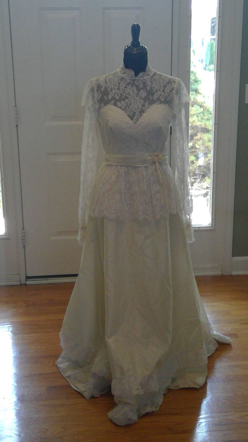Quinceanira Gown Vintage with Lace Bodice Alfred Angelo Wedding Dress Button Back 1970s