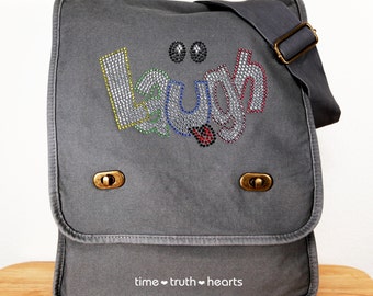 Laugh Design (19,5 x 15,50") in Brilliant farbigen Strass Canvas Field Bag- **Kostenloser Versand in den USA**