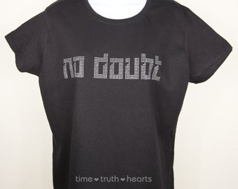 No Doubt-Logo (10,5 x 2,5 ") in brillantem klaren oder roten Strassstein-T-Shirt, Tank Top oder Hoodie - ** kostenloser Versand in die USA **"