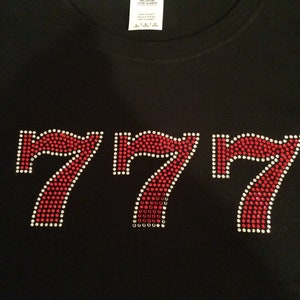 Triple 7 Design (9&quot; x 3,25&quot;) in strahlend klarem und rotem Strass T-Shirt, Tank Top oder Hoodie - **kostenloser Versand in den USA**