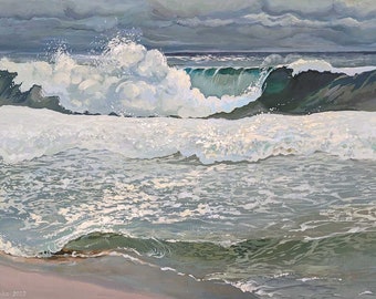 Könnte beinhalten: Acrylbild von Meereswellen, die sich an einem sandigen Ufer unter einem bewölkten Himmel brechen. Die Wellen sind in Weiß, Türkis und Grün dargestellt, der Himmel in Grau- und Blautönen. Das Kunstwerk ist signiert "T. Kelduneska 2022".