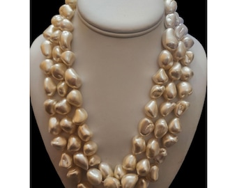 Vintage Heavy Faux Mobe Pearl Hand Knotted Necklace (A3993)