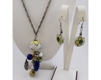 Vintage 70s Porcelain Flower & Leaf Beaded Charm Necklace Earrings Set (A3458)