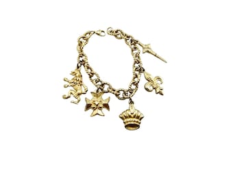 Vintage Trifari Gold Tone Heraldic Charm Bracelet (A8584)