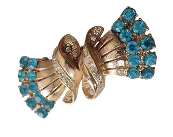 Vintage Signed Coro Duette Fur Clips With Holder (A4804)