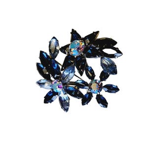 Vintage Unsigned Rhinestone Brooch (A2220)