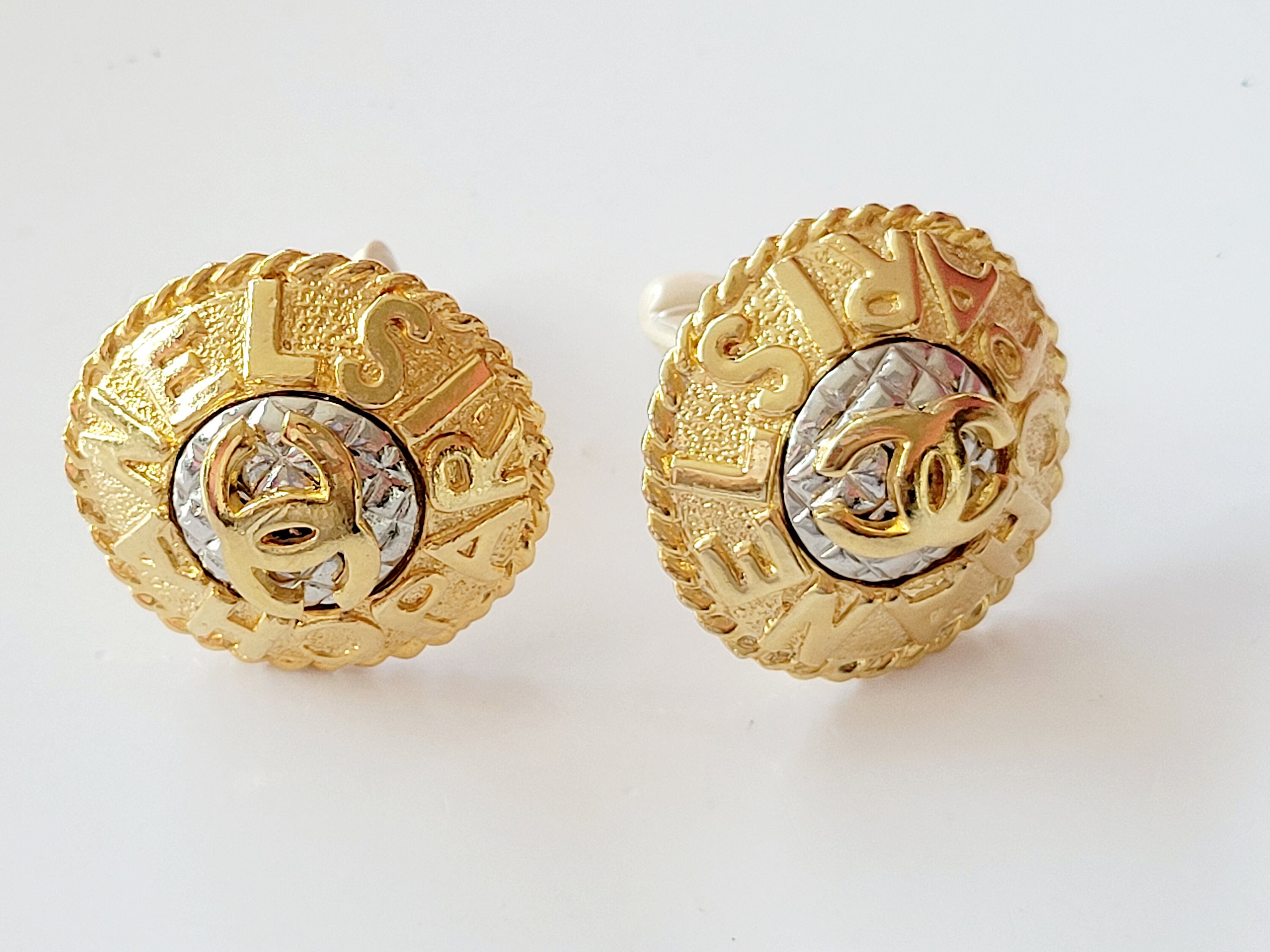 Chanel Vintage CC Quilted Clip On Gold Tone Earrings – REDELUXE