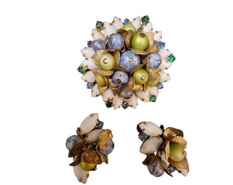 Vintage Unsigned Milk Glass Rhinestone & Beaded Flower Brooch Set (A3953)