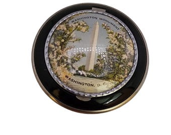 Vintage Washington Monument Compact With Powder (A5339)
