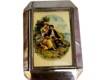 Beautiful Sitting Couple Resin Faux Abalone Style Compact (A5833)