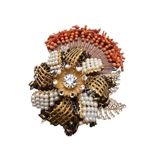 Vintage NOS VRBA strass en koraal schelp bloemenbroche (A8714)