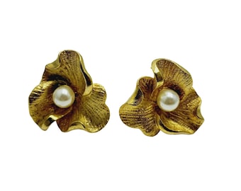 Vintage Pearl Leave Screw Back Clip Earrings (A861)