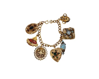 Fabulous Interesting Charm Bracelet (A6599)