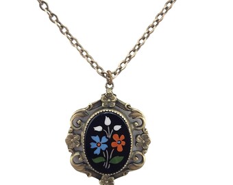Antique Beautiful Floral Glass Bezel Set Decorative Pendant Necklace (A3526)