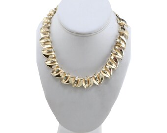 Vintage Coro Gold Tone Dimensional Necklace (A827)