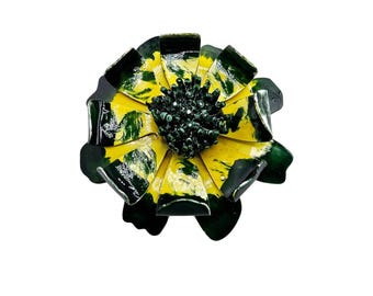 Vintage 2 Tone Enamel Dimensional Flower Brooch (A7179)