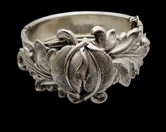 Vintage Hinged Decorative Bangle Bracelet (A966)