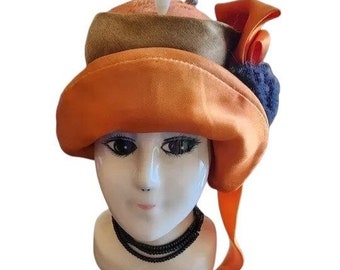 Fabulous Vintage 70's Mod Porcelain Lady Pin Cushion (A1767)