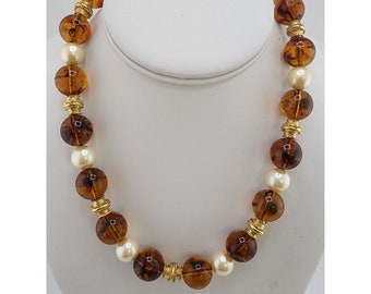 Vintage 80s Fabulous Acrylic Necklace (A3442)