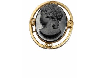 Vintage Older Glass Cameo Brooch (A5798)