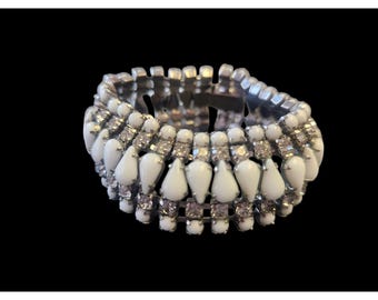 Vintage Warner Signed Milk Glass Rhinestone Bracelet (A5691)