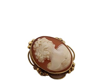 アンティークな美しい 14kt ゴールドの精巧なフレームのシェル カメオ
