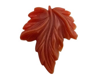 Vintage Early Molded Plastic Leaf Dress Clip (A9187)