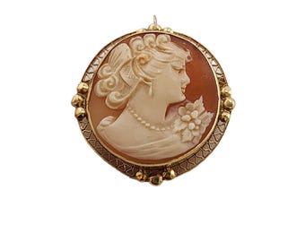 Antique Beautiful Carved Shell Cameo in Elaborate Frame Brooch/Pendant (A5310)