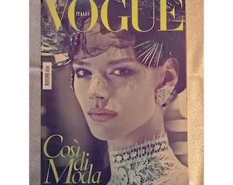 2010 March Vogue Italy Magazine (A7194)