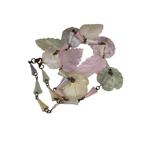 Vintage Early Molded Acrylic Flower & Leaf Neckla… - image 3