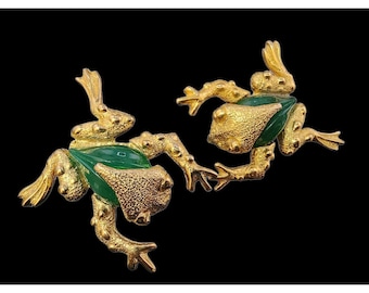 Vintage Unsigned Molded Glass Pair of Frog Brooches (A3965)