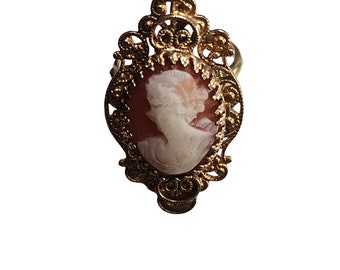 Vintage NOS Resin Cameo Adjustable Ring (A3806)