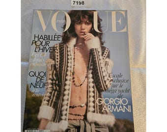 Paris Vogue Aout 2010 #9 Magazine (A7198)