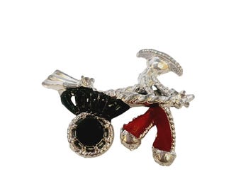 Super Cute 60s Figural Man with Wheel Barrel Brooch (A5588)