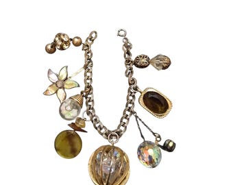 Vintage Assorted Charm Bracelet (A8700)
