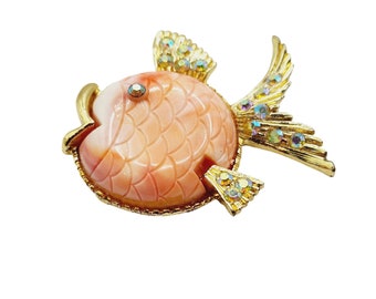Vintage Acrylic Kitschy Fish Brooch (A521)