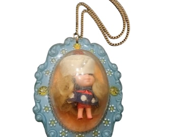 Little Kiddles Loreliei 1966 Fun Pendant Necklace (A4935)