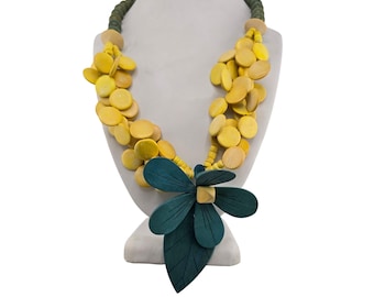 Vintage Colored Wood Tropical Flower Necklace (A8270)