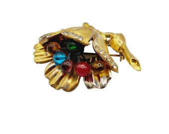 Vintage Dimensional Flower Brooch with Glass Stamens (A500)