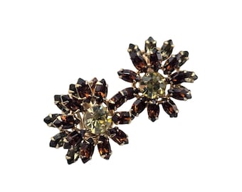 Vintage Signed Vogue Beautiful Rhinestone Faceted Flower Clip Earrings (A9282)