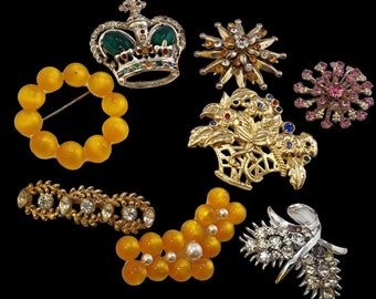 Lot of 8 Assorted Wearable Brooches Great Resellers Lot (A4831)