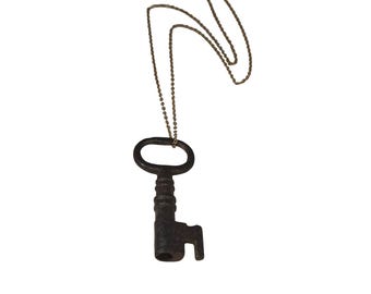 Antique Key on Chain Necklace (A8103)