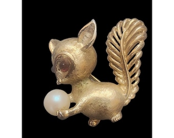 Vintage Signed Boucher #0816b Tiny Squirrel Brooch (A4890)