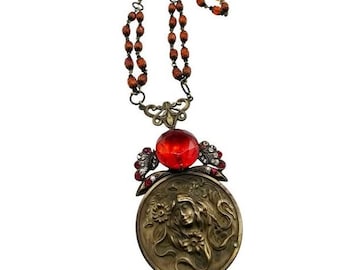 Beautiful Reworked Czech Style Lady Pendant Necklace (A8566)