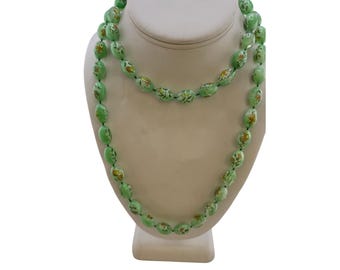 Vintage Knotted Floral Acrylic Necklace (A8222)