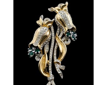 Beautiful Unmarked Bell Flower Rhinestone Pair Of Fur Clips (A7822)