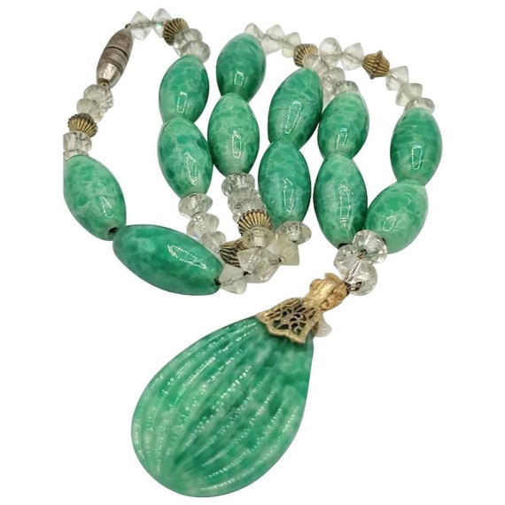 Wonderful Ridged Green Czech Pendant Necklace (A26