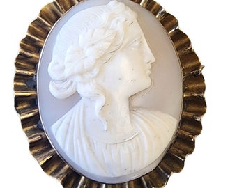 Antique Brass Ruffle Design Cameo Brooch (A2937)