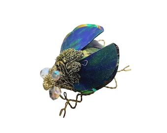 Unusual Vintage Dimensional Hand Done Wire Fabric Bug/Bee Brooch (A2201)